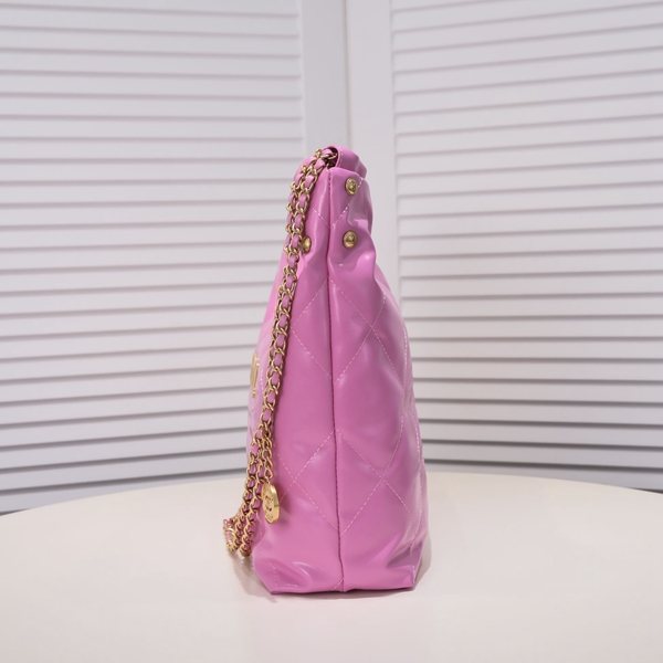 シャネルバッグ背面デザイン